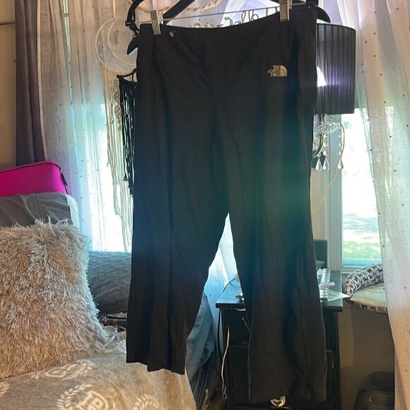 The north face large black capri leggings/pants guc - Picture 1 of 4